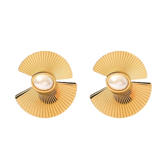 18k Gold Plated Scalloped Oval Pearl Earrings - Picture 8 of 11